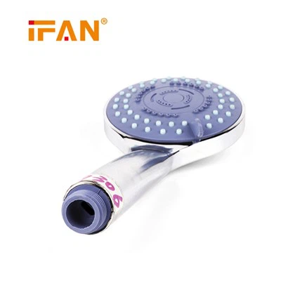 Đầu vòi sen trong phòng tắm